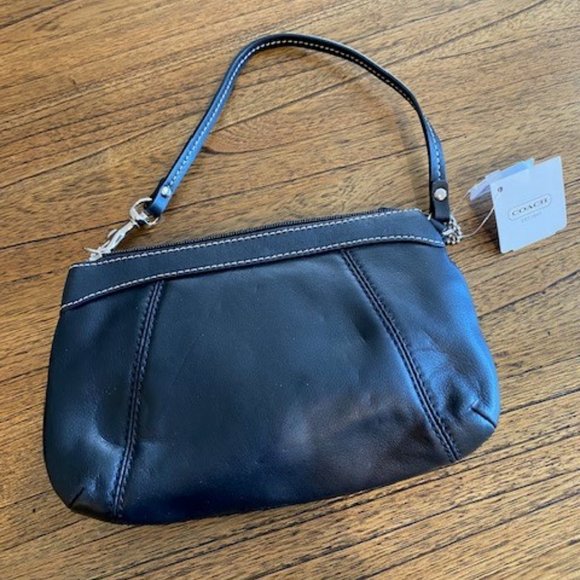 COACH Black Leather Pleated Wristlet - Picture 4 of 10